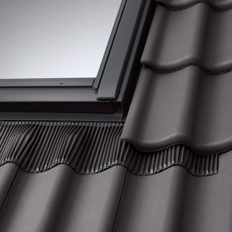 78x140 cm VELUX Pro+ EDW MK08 2500 Scossalina per tegole con isolamento | Finitura alluminio nero.