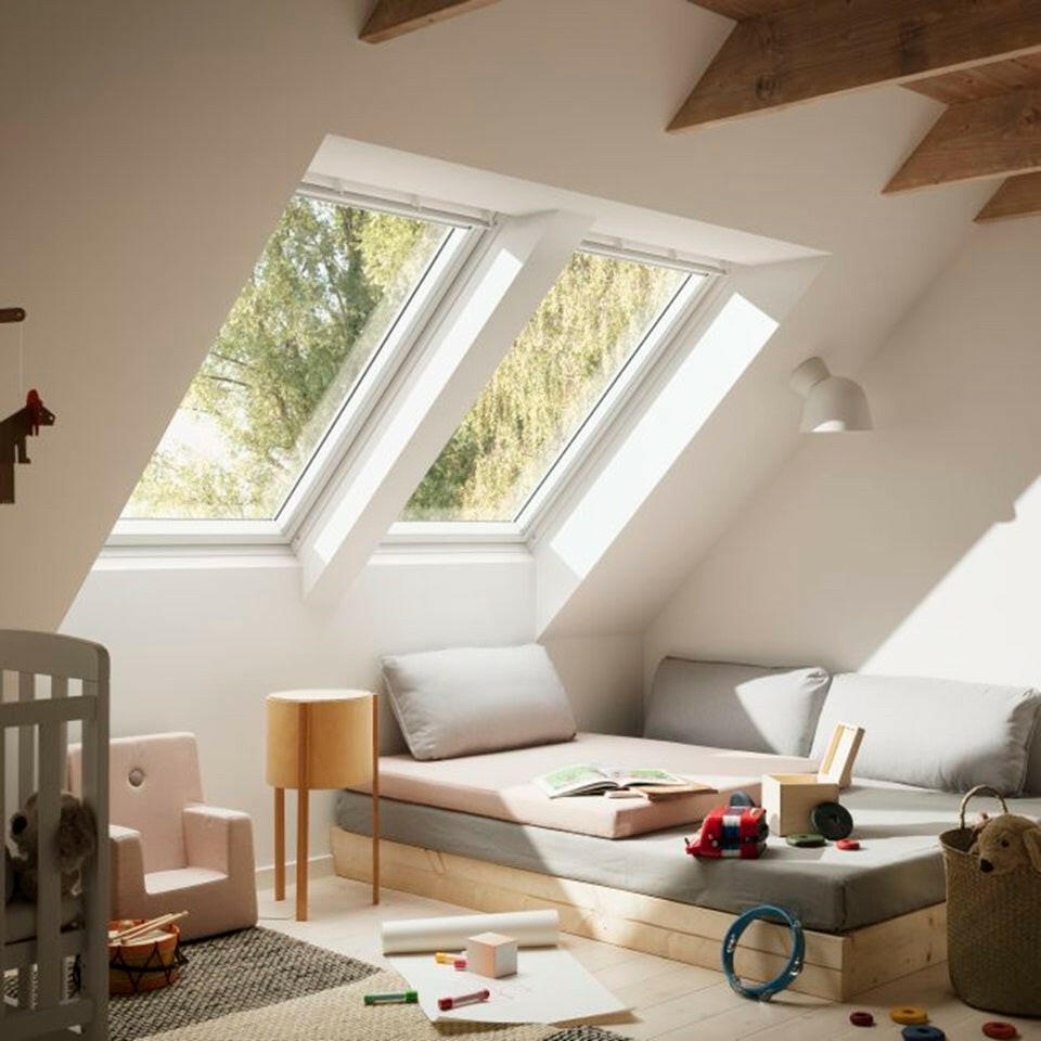 55x98 cm VELUX GGU CK04 0366 Finestra per tetti a bilico manuale | Poliuretano bianco senza manutenzione | Triplo vetro.