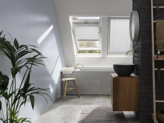 78x140 cm Finestra per tetti a bilico manuale VELUX GGU MK08 0170 | Poliuretano bianco senza manutenzione | Doppio vetro.